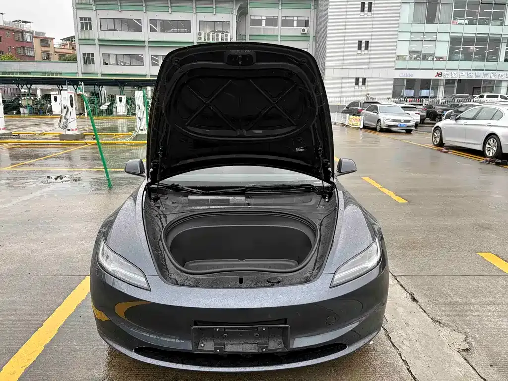 Tesla Model 3 — фото 10
