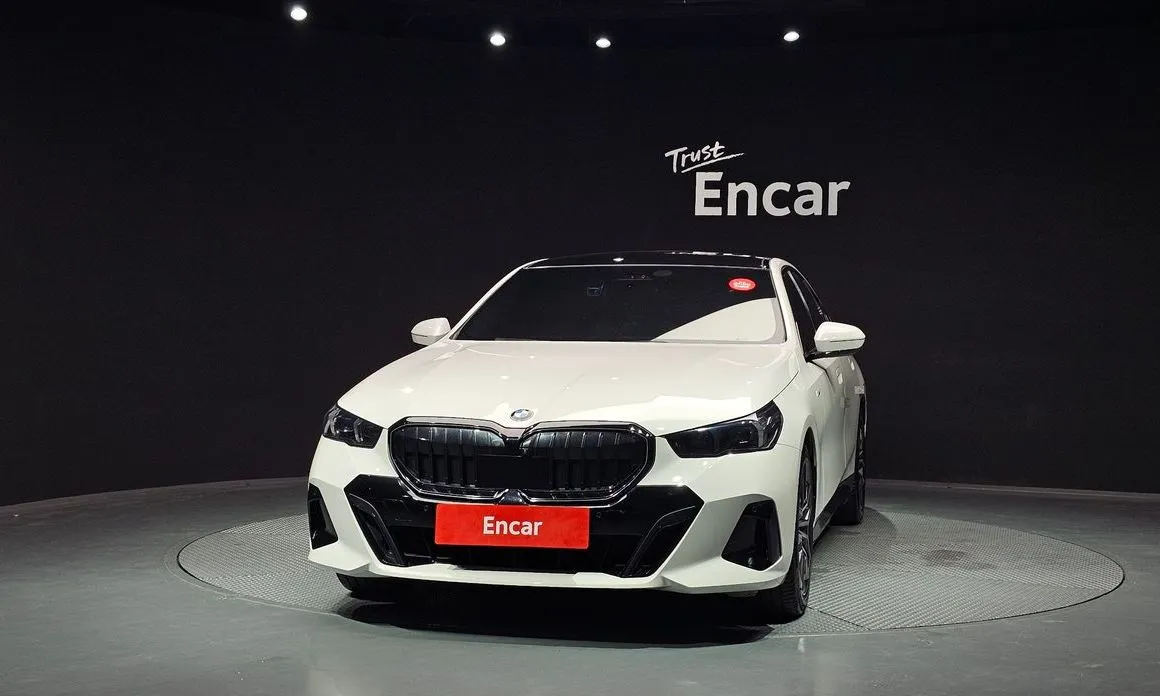 BMW 5-Series 2024 из KR, фото 10