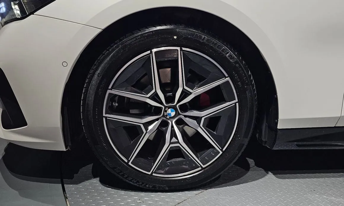 BMW 5-Series 2024 из KR, фото 2