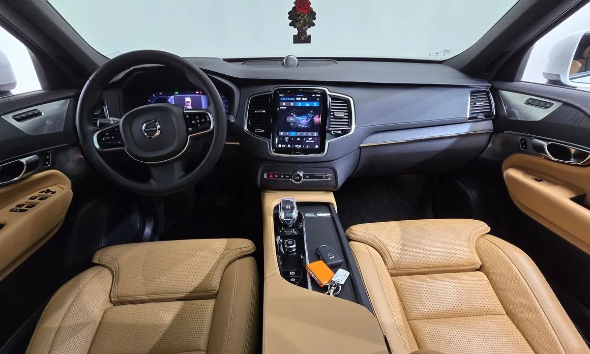 Volvo XC90 — фото 10