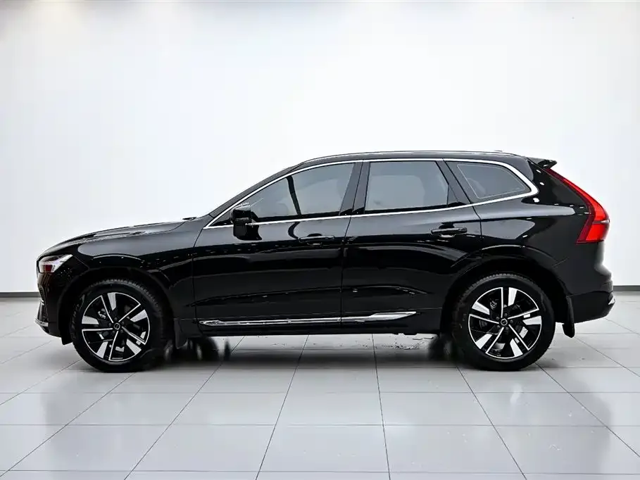 Volvo XC60 — фото 10