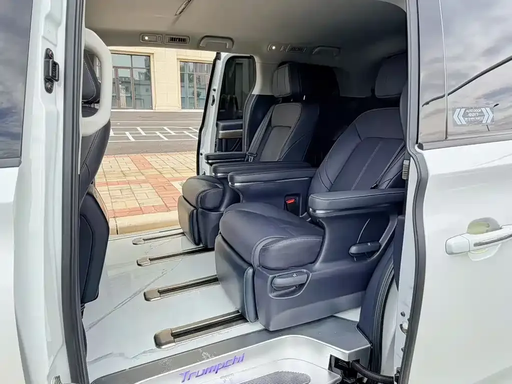 GAC Motor Trumpchi M8 — фото 10