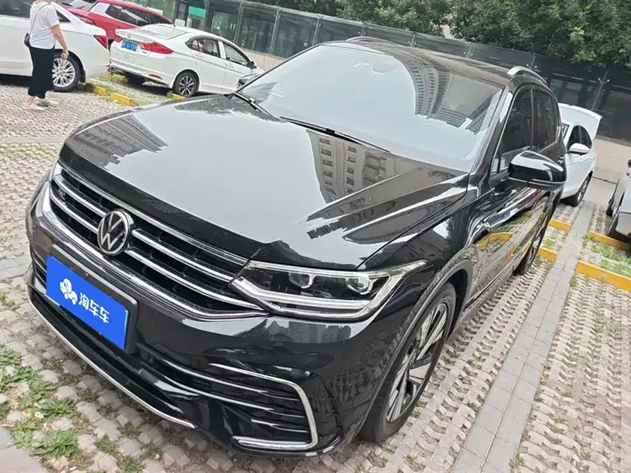 Volkswagen Tiguan L — фото 1