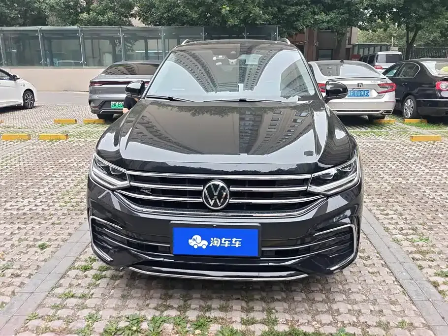 Volkswagen Tiguan L — фото 10
