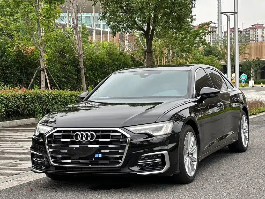 Audi A6L — фото 1