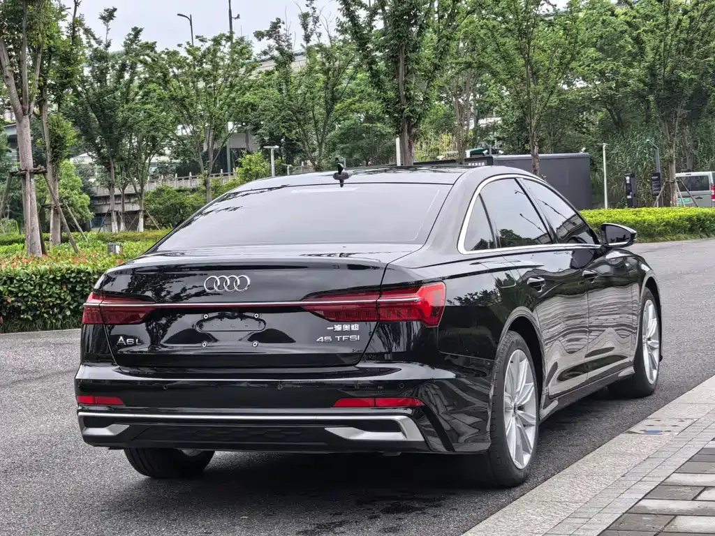 Audi A6L — фото 7