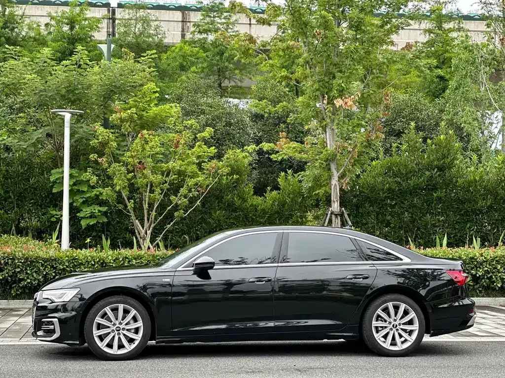 Audi A6L — фото 9