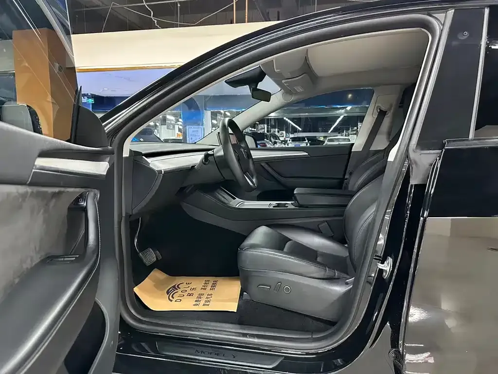 Tesla Model Y — фото 4