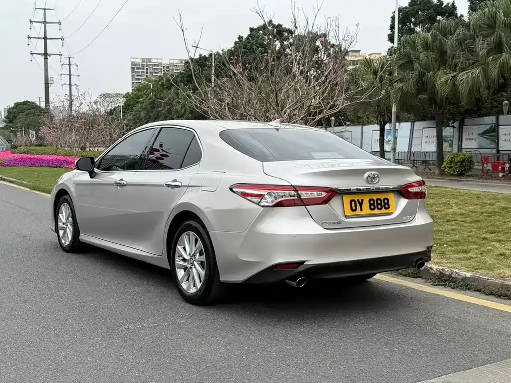 Toyota Camry — фото 7
