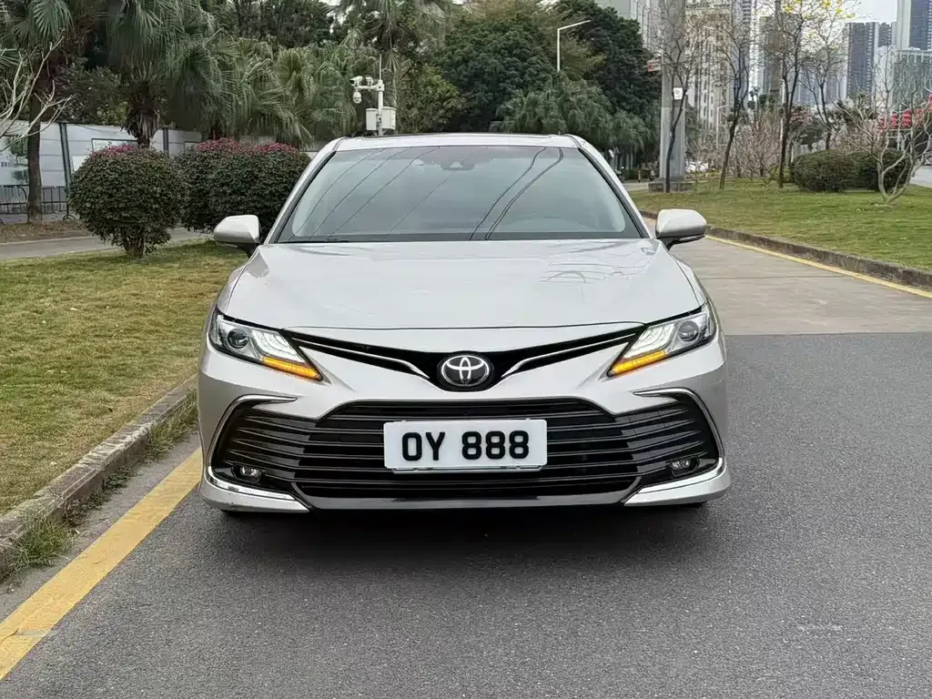 Toyota Camry — фото 6