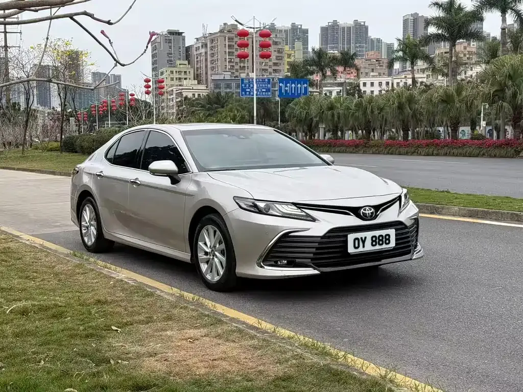 Toyota Camry — фото 8