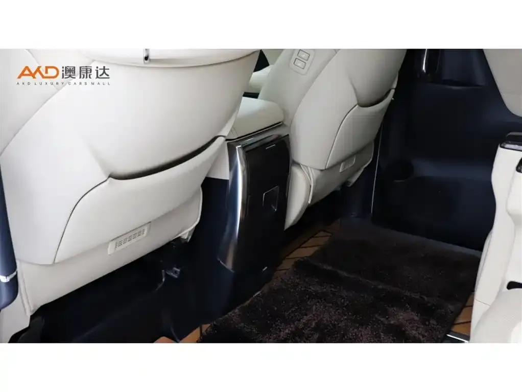 Toyota Alphard — фото 10
