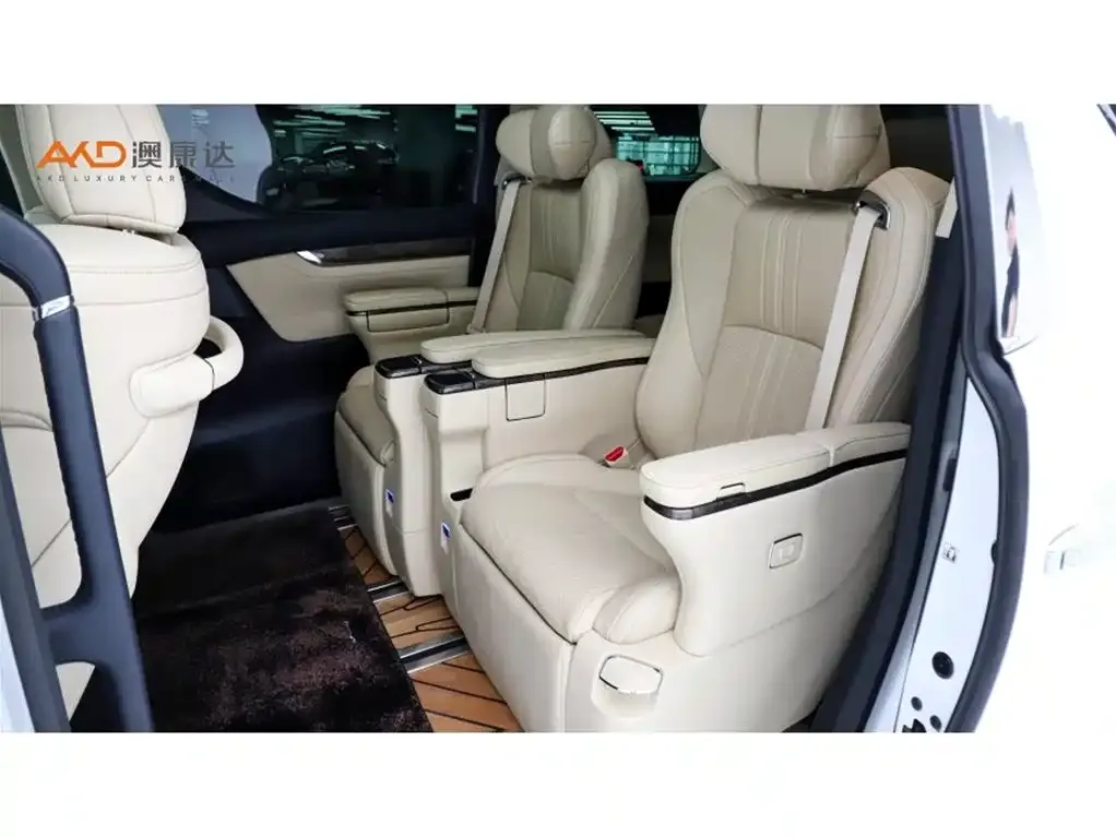 Toyota Alphard — фото 9