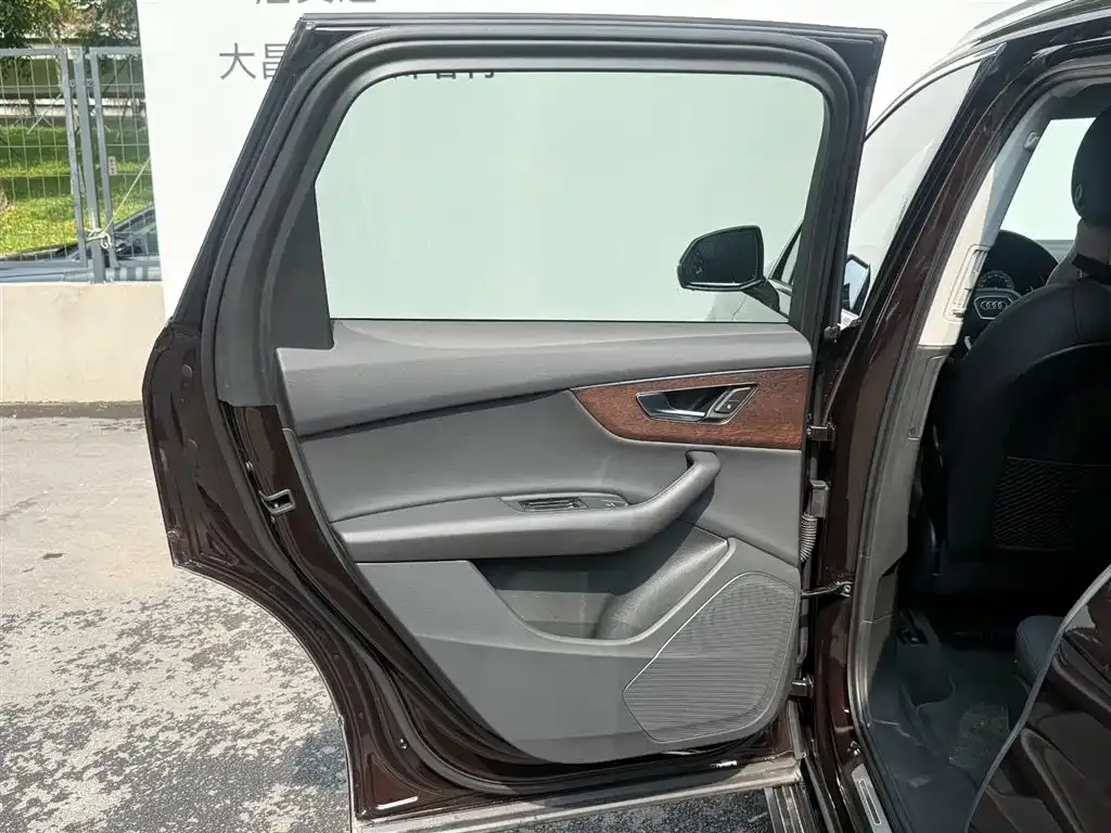 Audi Q7 2021 из CN, фото 5