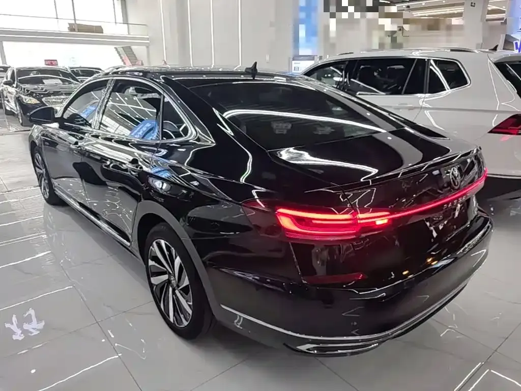 Volkswagen Passat — фото 8