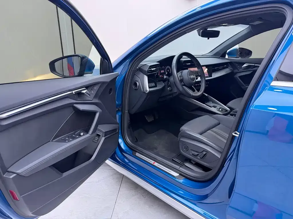 Audi A3 2023 из CN, фото 8
