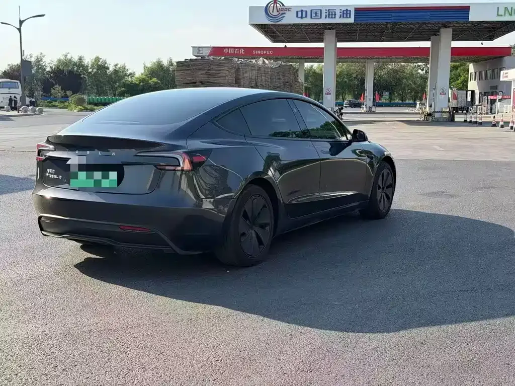 Tesla Model 3 — фото 3