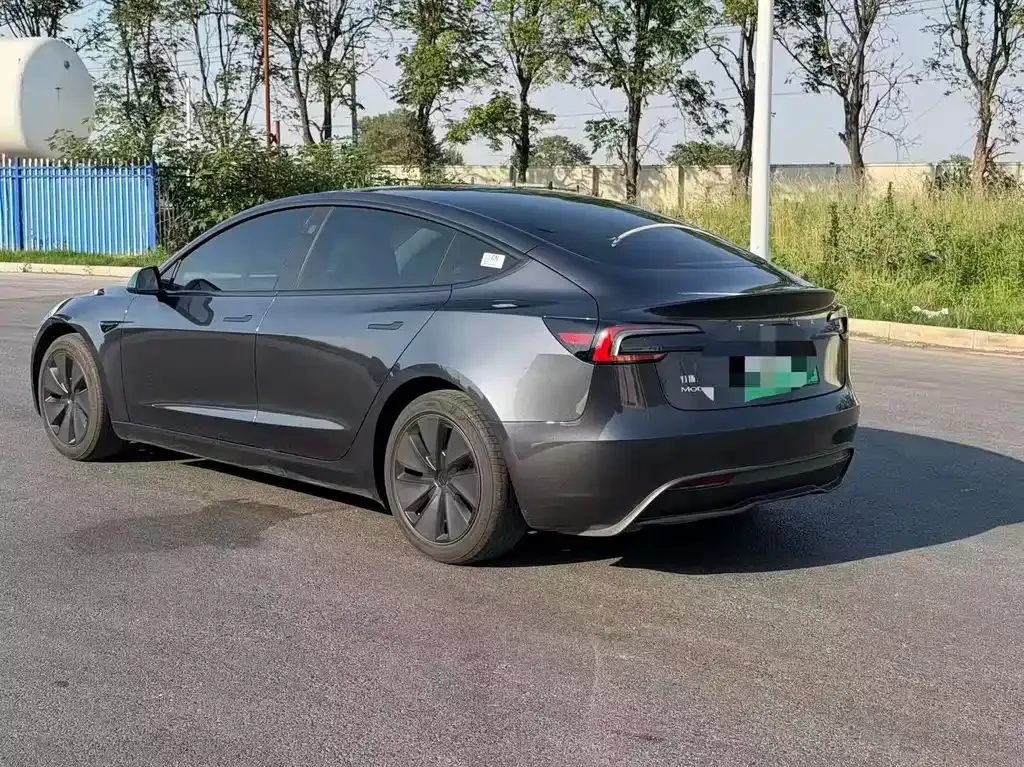Tesla Model 3 — фото 9