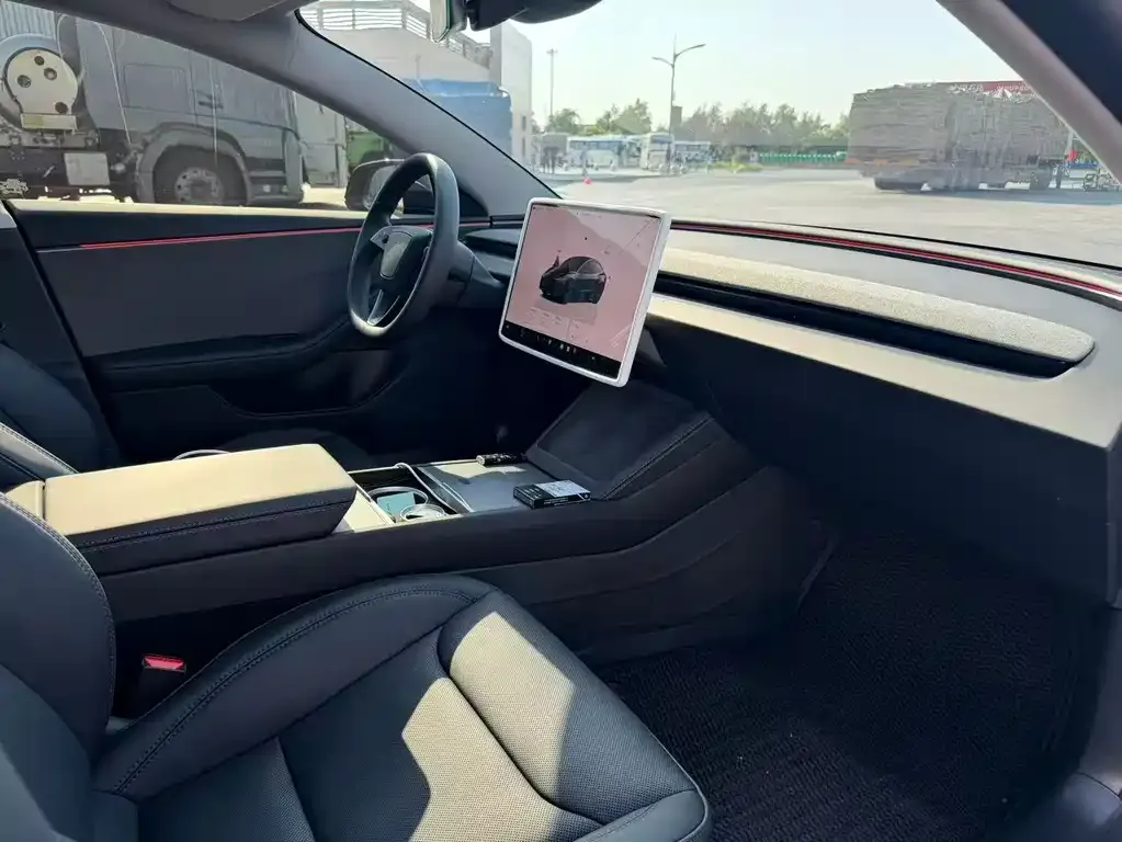 Tesla Model 3 — фото 4