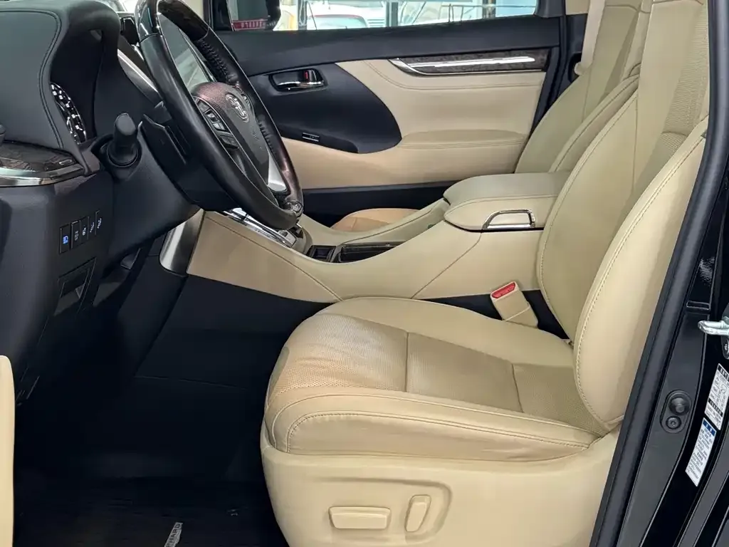 Toyota Alphard — фото 5