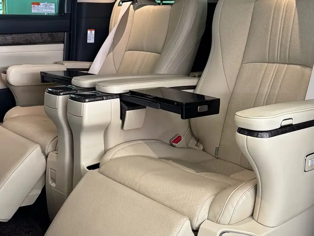 Toyota Alphard — фото 7