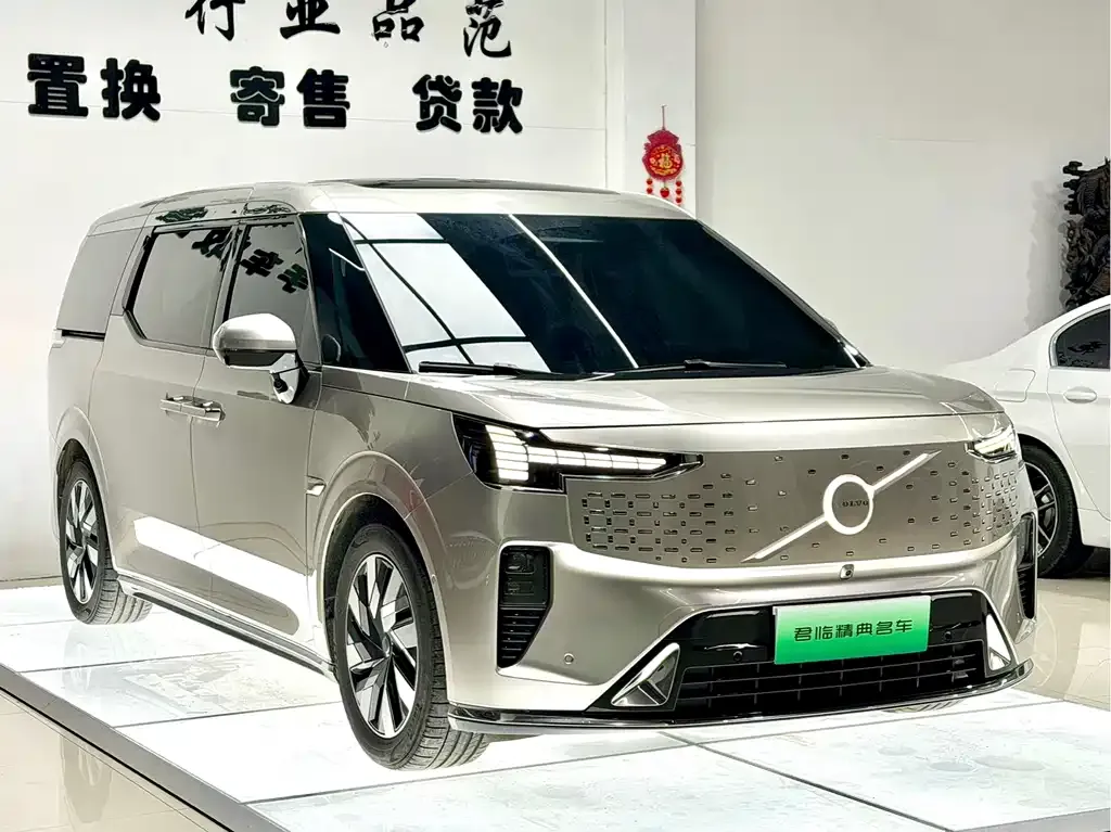 Volvo EM90 2024 из CN, фото 4