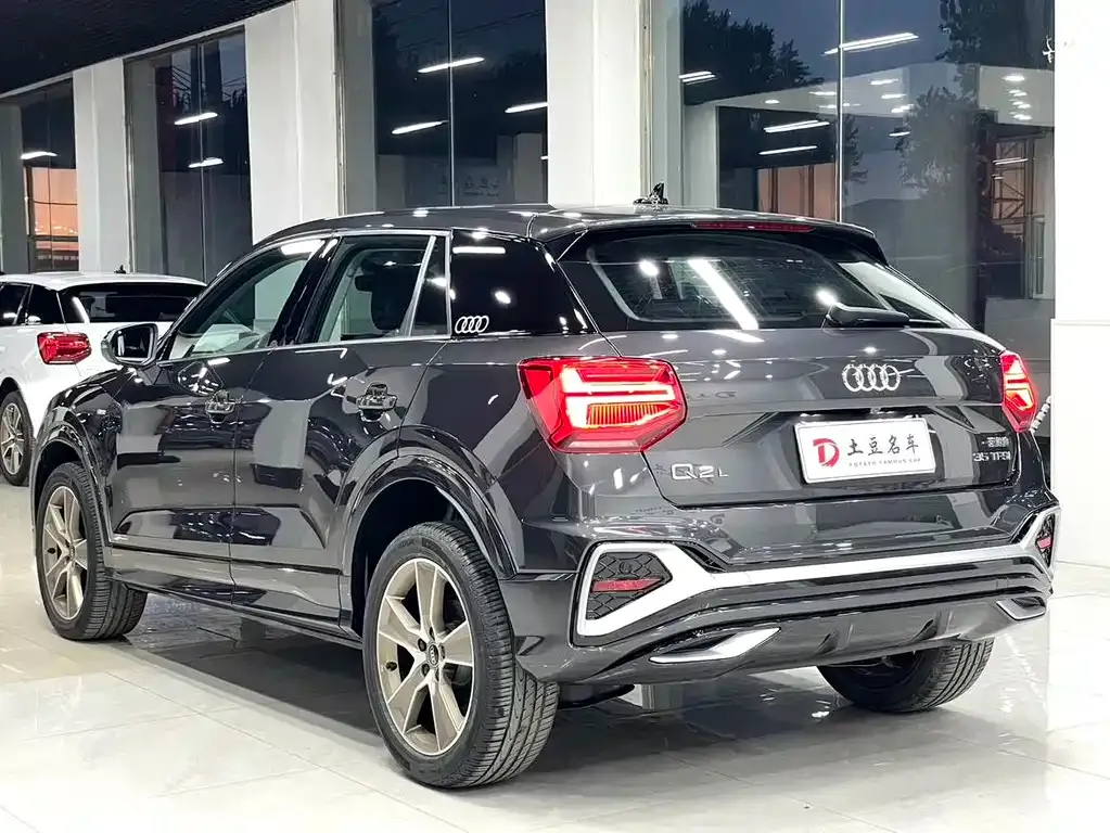 Audi Q2L — фото 5