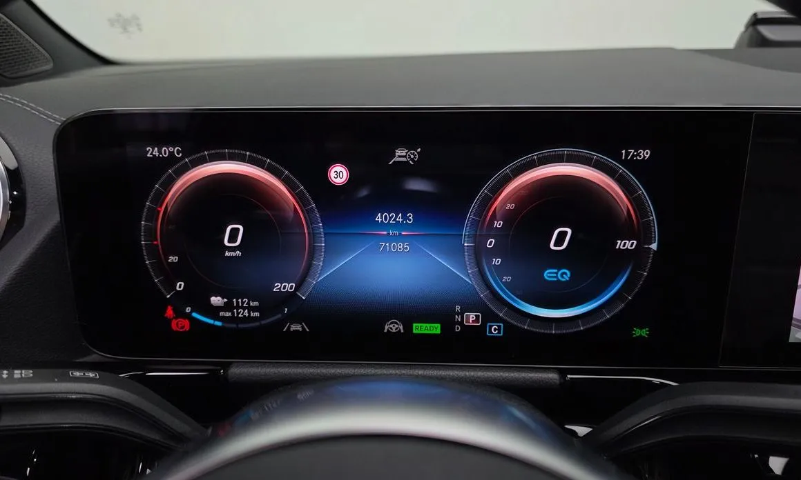 Mercedes-Benz EQA 2022 из KR, фото 2
