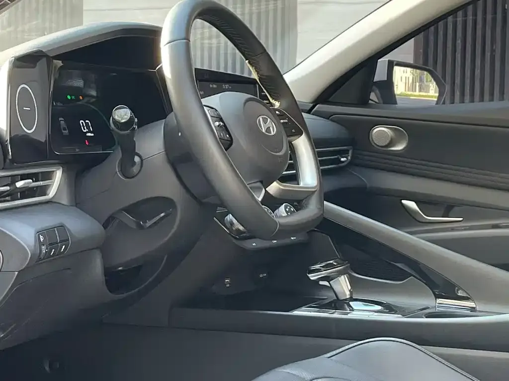 Hyundai Elantra 2024 из CN, фото 2