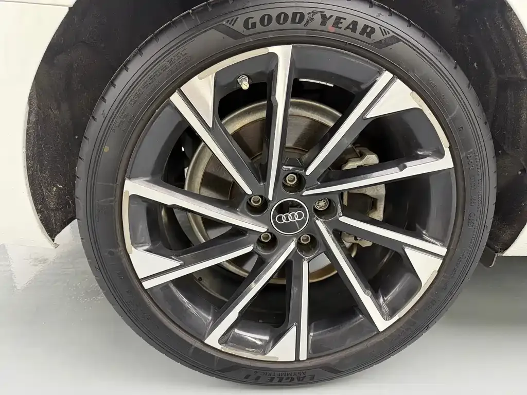 Audi A4L 2024 из CN, фото 6