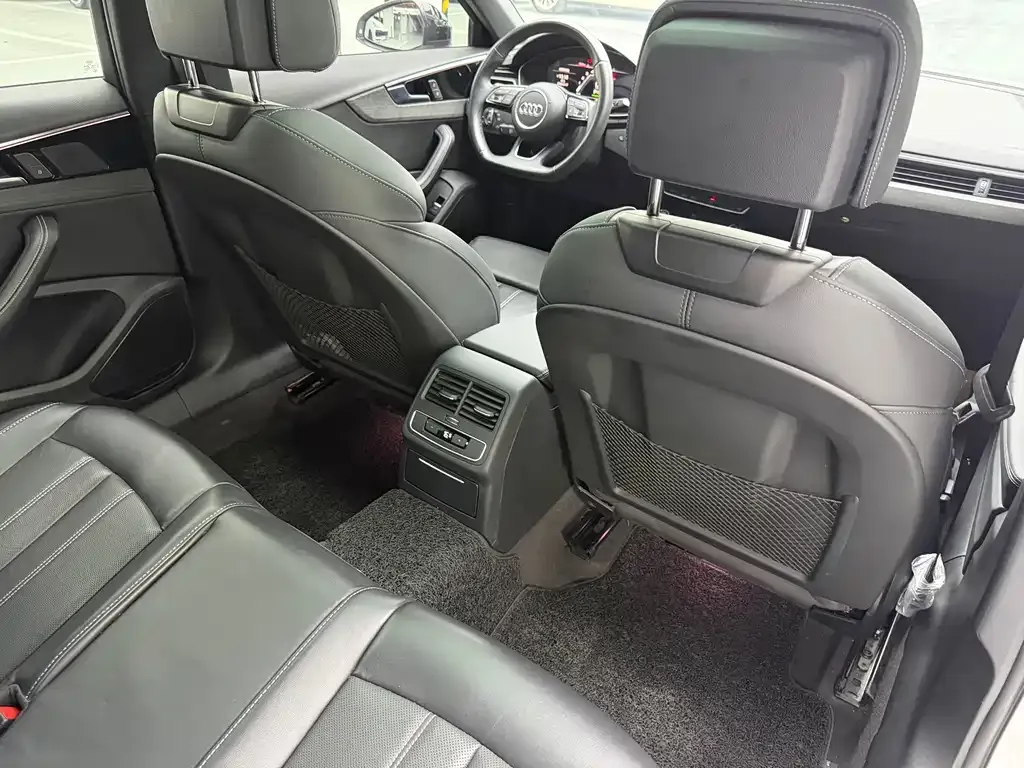 Audi A4L 2024 из CN, фото 5