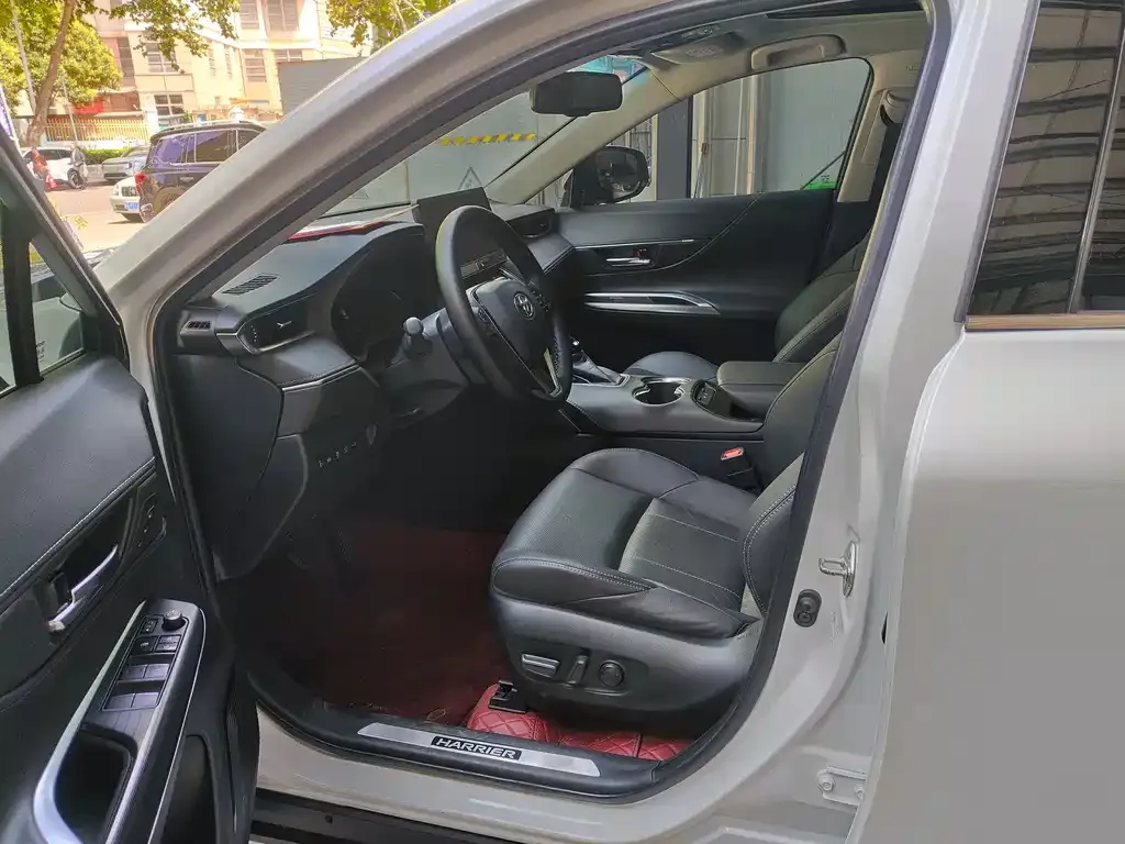Toyota Harrier 2023 из CN, фото 3