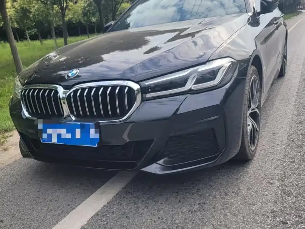 BMW 5 Series — фото 1