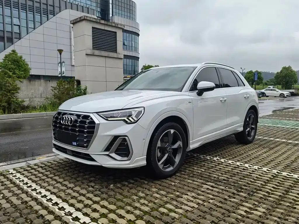Audi Q3 — фото 1