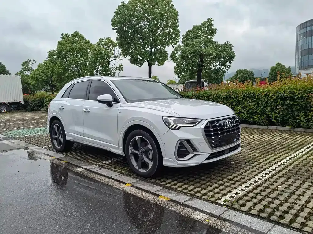 Audi Q3 — фото 10