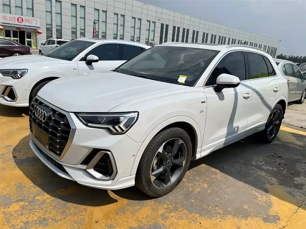Audi Q3 — фото 1