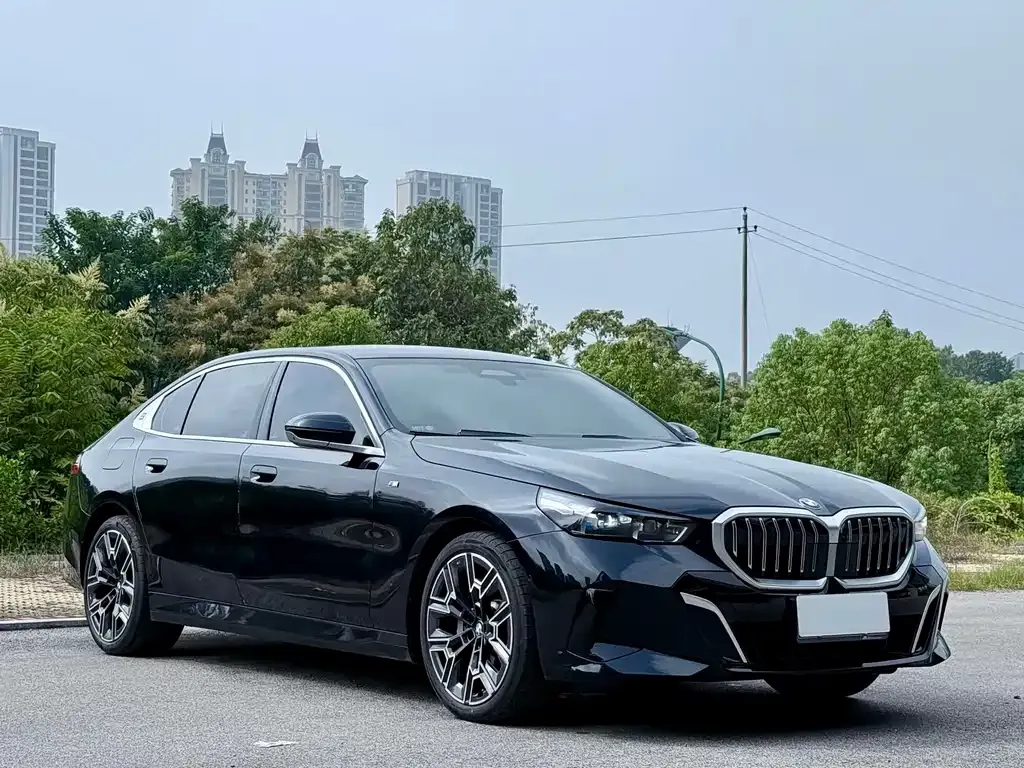 BMW 5 Series — фото 10