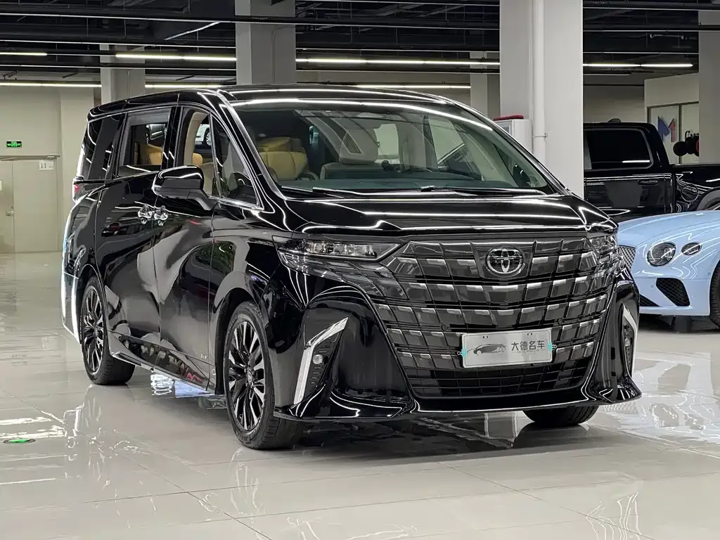 Toyota Alphard — фото 7