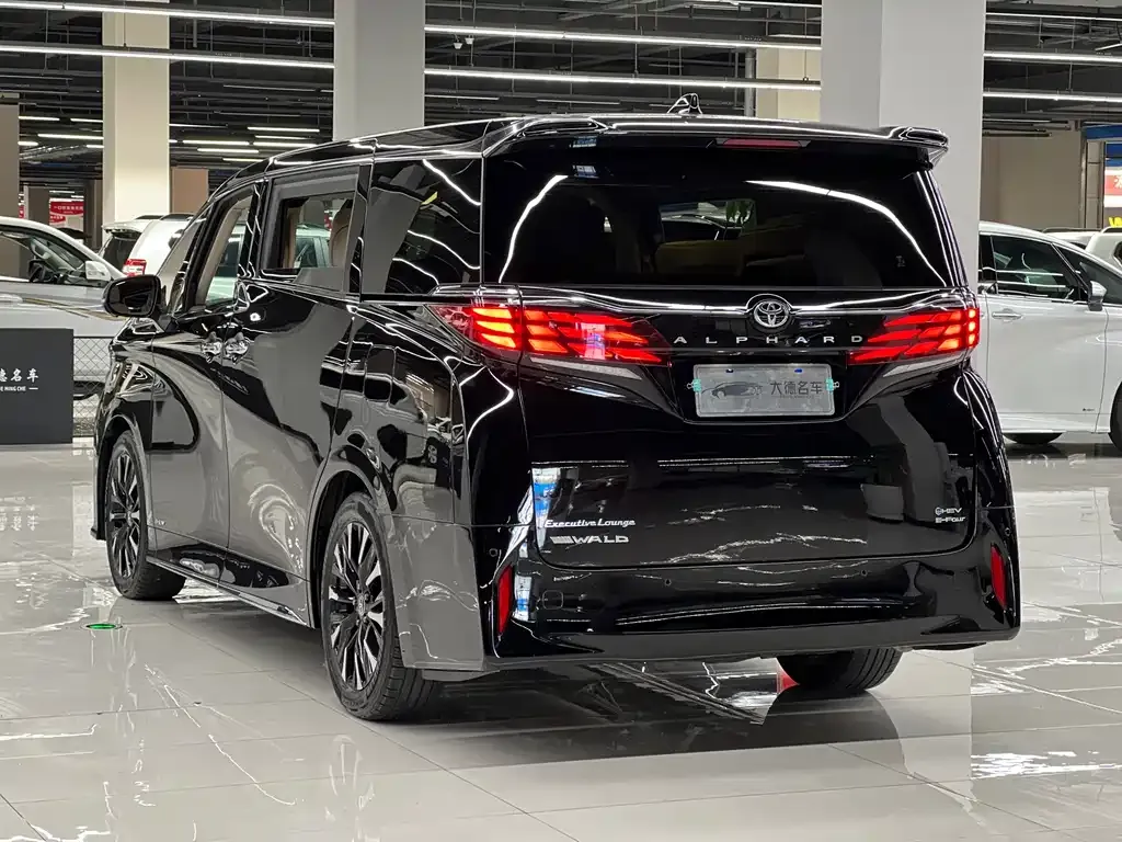 Toyota Alphard — фото 6