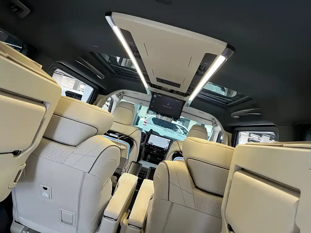 Toyota Alphard — фото 5