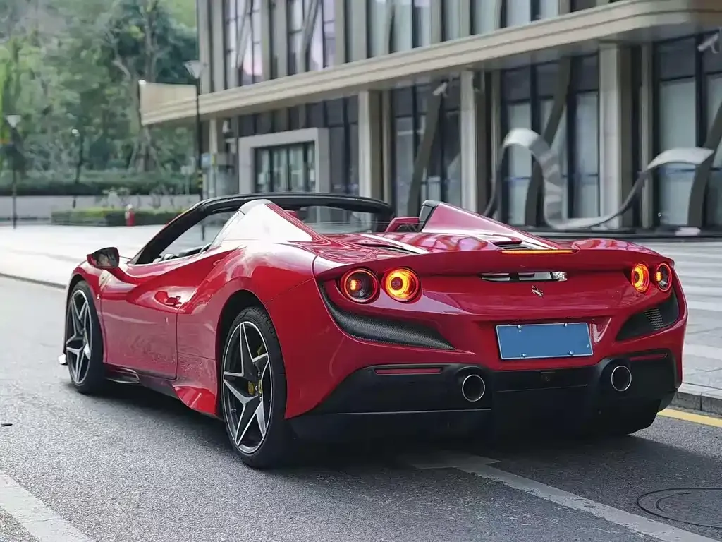 Ferrari F8 — фото 10