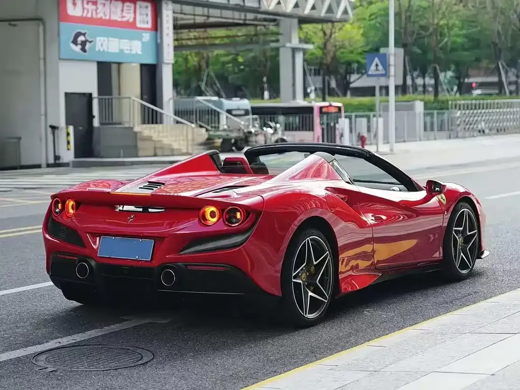 Ferrari F8 — фото 9