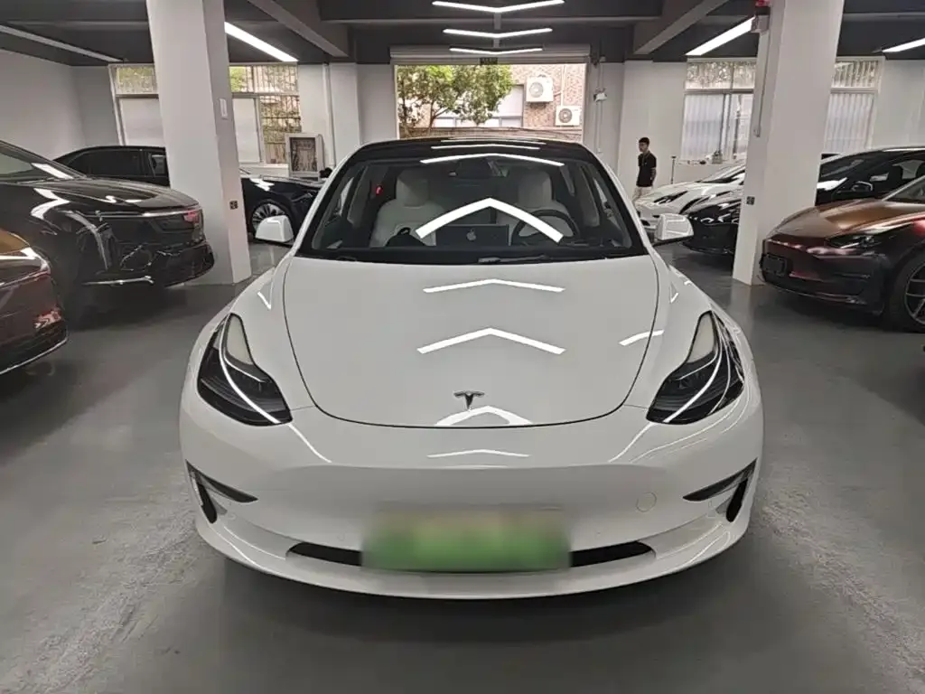 Tesla Model 3 — фото 9