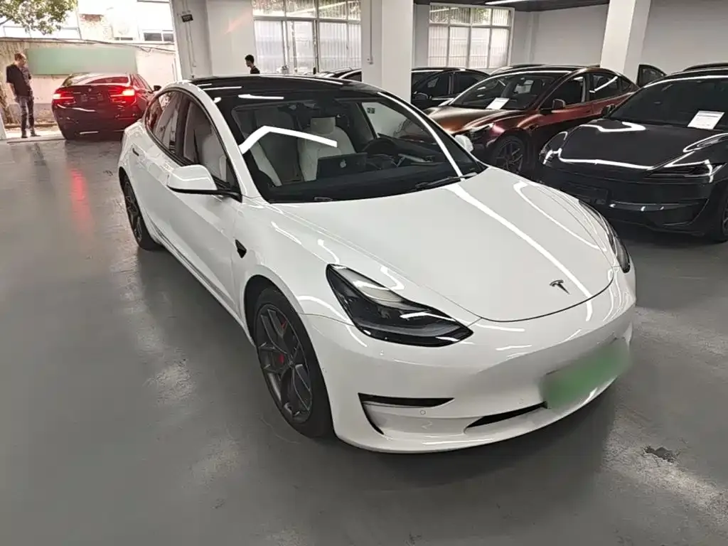 Tesla Model 3 — фото 5