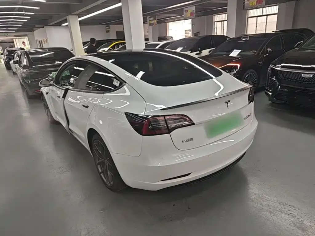 Tesla Model 3 — фото 2