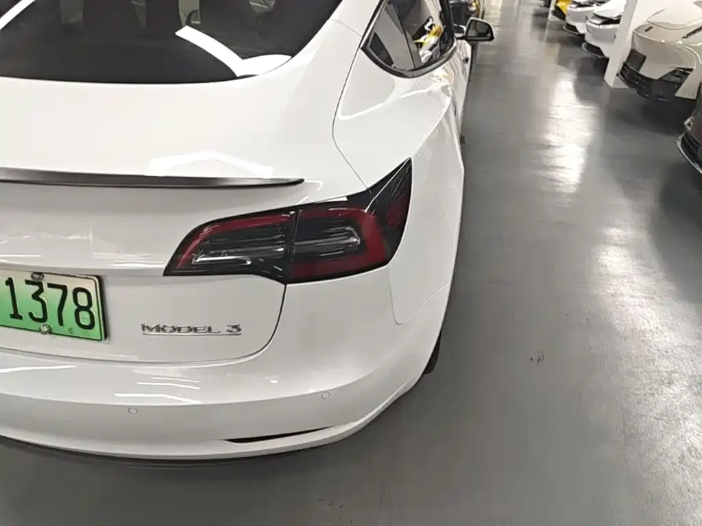 Tesla Model 3 — фото 4