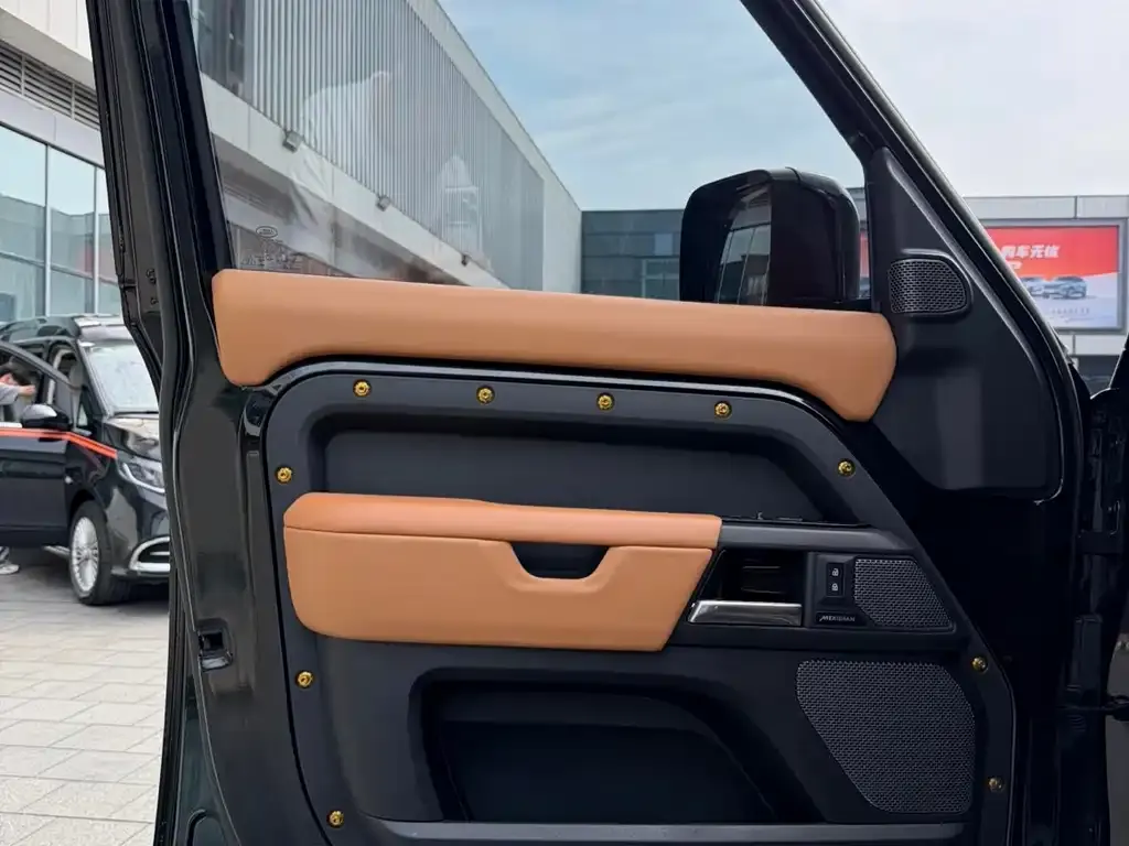 Land Rover Defender — фото 6