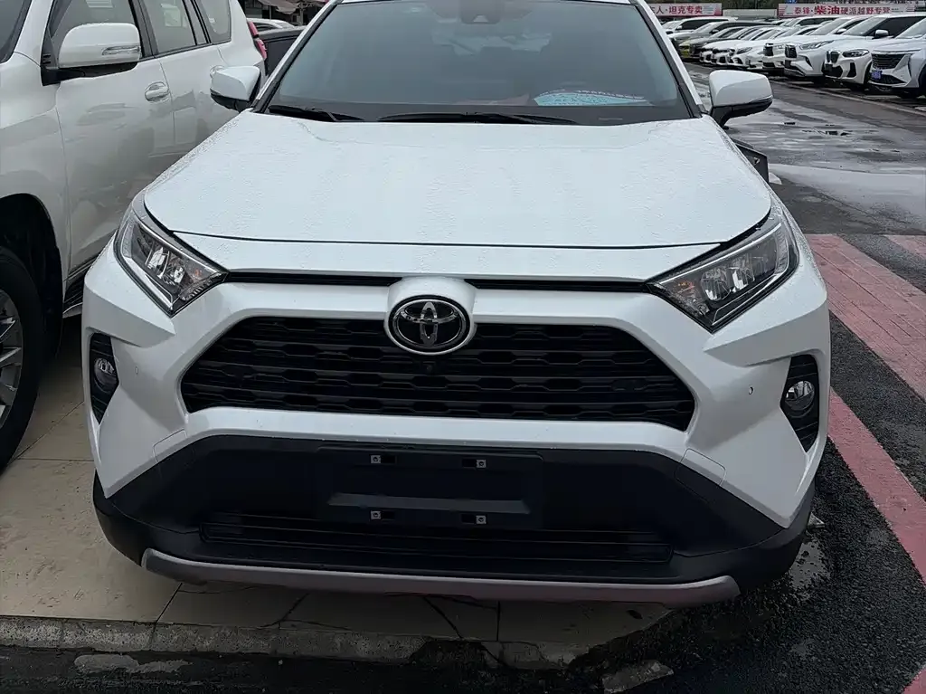 Toyota RAV4 — фото 3