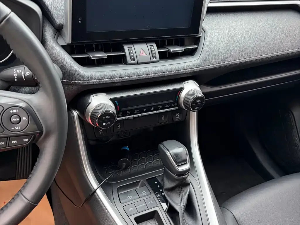Toyota RAV4 — фото 4