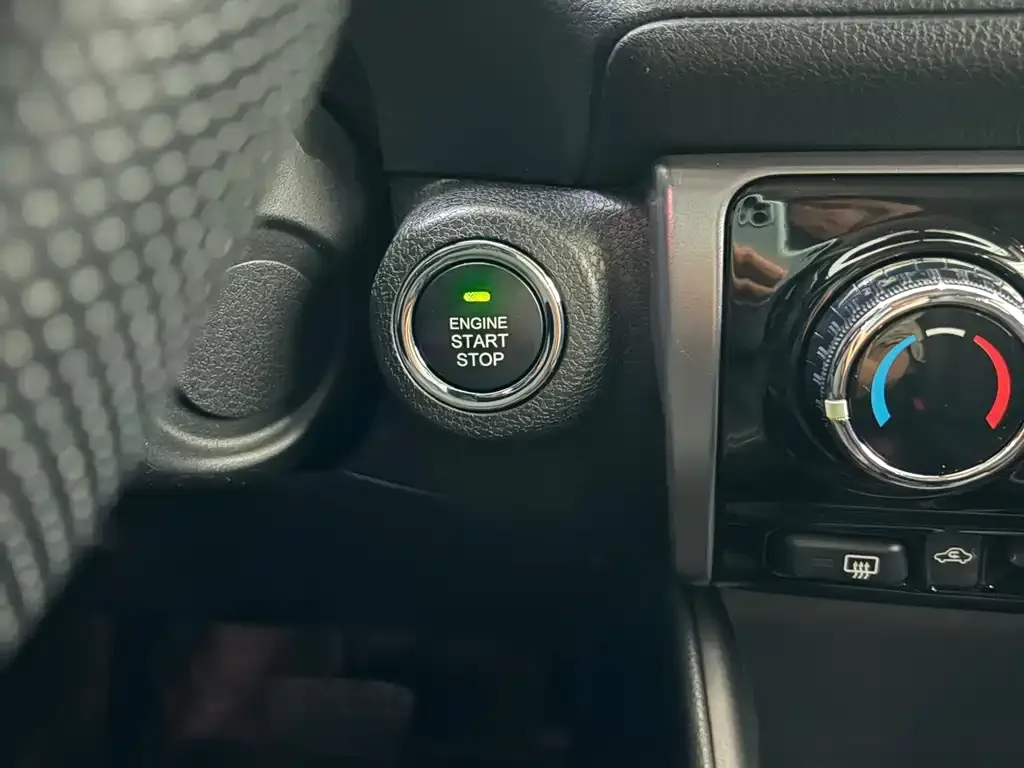 Toyota Yaris L — фото 10